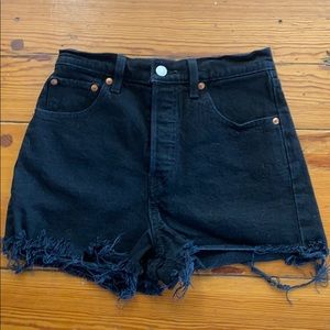 Levi’s Ribcage Denim shorts in Black